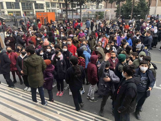 Zeytinburnu’nda Geleneksel Kitap Okuma Yarışması’nın 16’ncısı Yapıldı