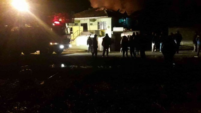 Zonguldak’ta Çatı Yangını Paniğe Neden Oldu