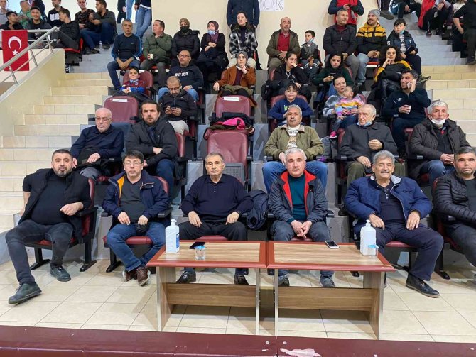 Bigadiç Belediyespor Lideri Devirdi
