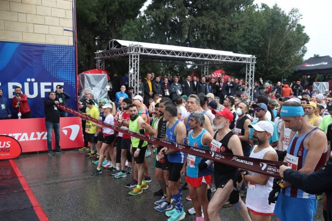 Başkan Böcek 17’nci Antalya Maratonu’na Katıldı