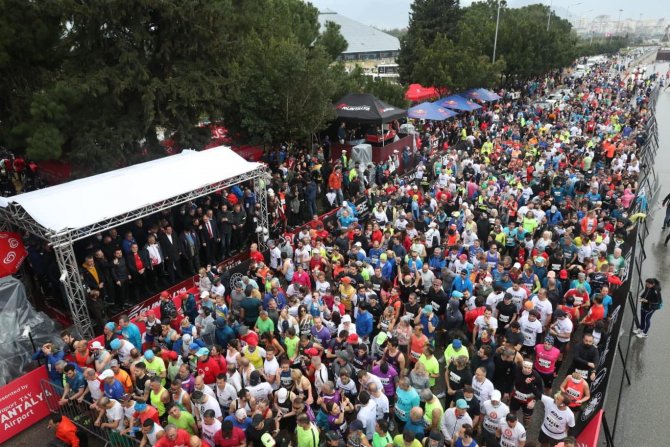 Başkan Böcek 17’nci Antalya Maratonu’na Katıldı