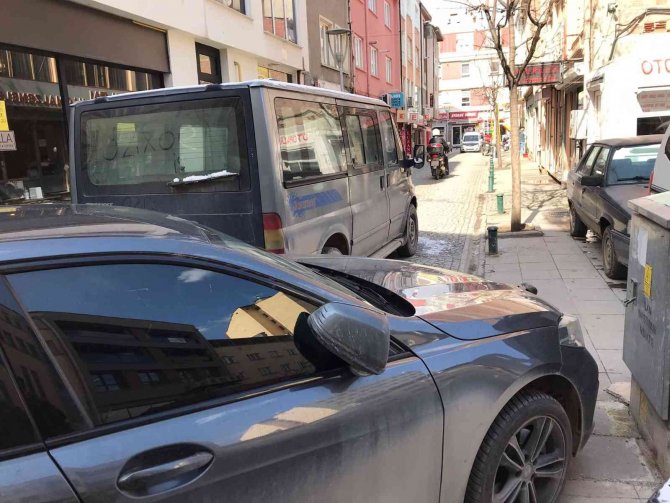 Kaldırımlar Bitti Artık Yollara Park Ediyorlar