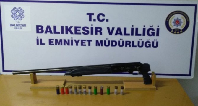 Balıkesir’de Polis 28 Aranan Şahsı Gözaltına Aldı