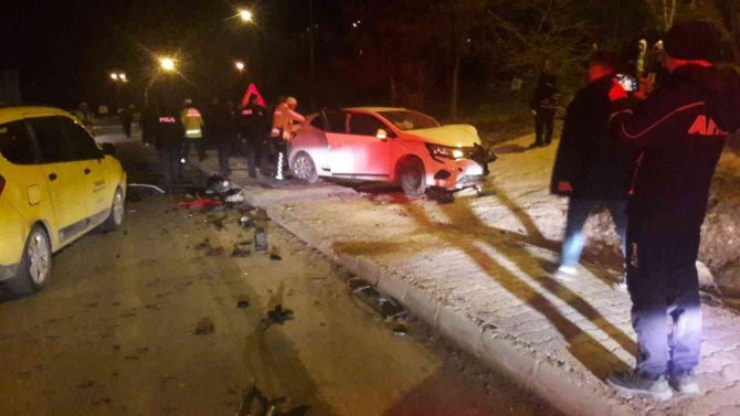 Bayburt’ta 3 Aracın Karıştığı Kazada 4 Kişi Yaralandı