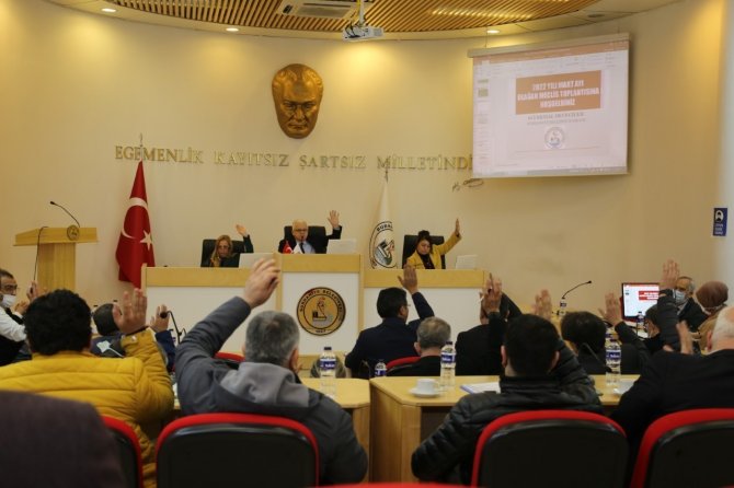 Burhaniye’de Zincir Marketlere Belediyeden Düzenleme