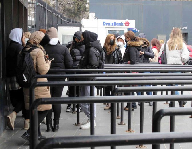 Beşiktaşlı Kadın Ve Çocuk Taraftarlardan Başakşehir Maçına Yoğun İlgi