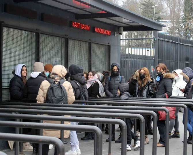 Beşiktaşlı Kadın Ve Çocuk Taraftarlardan Başakşehir Maçına Yoğun İlgi