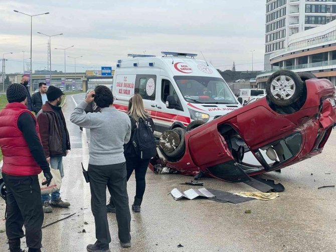 Bursa’da Kayganlaşan Yolda Kontrolden Çıkan Otomobil Takla Attı