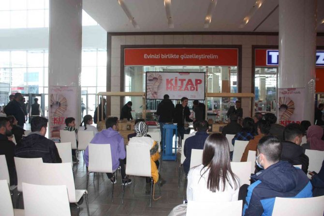 Ceylan Karavil Park Avm’de ’Kitap Mezadı’