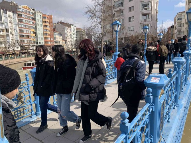 Güneşli Havayı Fırsat Bilen Eskişehirliler Dışarıya Akın Etti