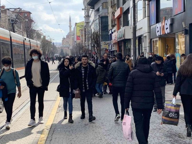 Güneşli Havayı Fırsat Bilen Eskişehirliler Dışarıya Akın Etti