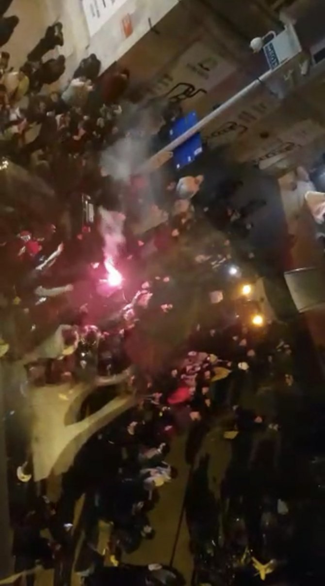 Galata Kulesi Meydanı’nda Yol Kapatan, Dans Edip Meşale Yakan Magandalar Kamerada