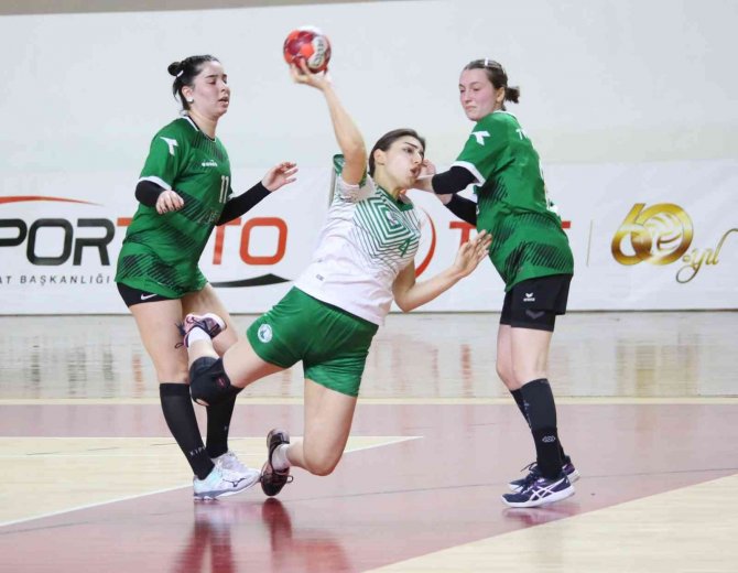 Sivas Belediyespor Hentbol Takımı Evinde Farklı Kazandı