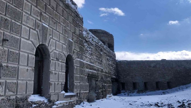 Kars’ta 272 Yıllık Tabya Turizme Kazandırılmayı Bekliyor
