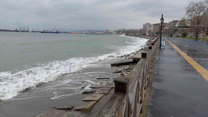 Marmara Denizi’nde Şiddetli Poyraz