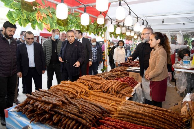 Vali Su Ve Başkan Seçer ’Hamsi Festivali’ne Katıldı