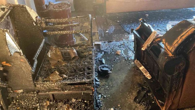 Mersin’de Ev Yangını: Birçok Eşya Küle Döndü