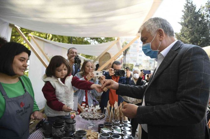 Adana Çiftçi Pazarı Açıldı