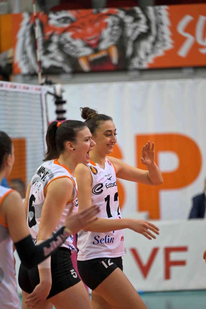 Sultanlar Ligi: Eczacıbaşı Dynavit: 3 - Yeşilyurt: 0