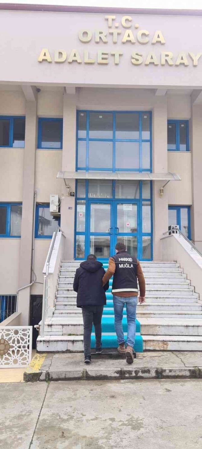 Kapalı Cips Paketinde Zulalanmış Uyuşturucu Yakalandı
