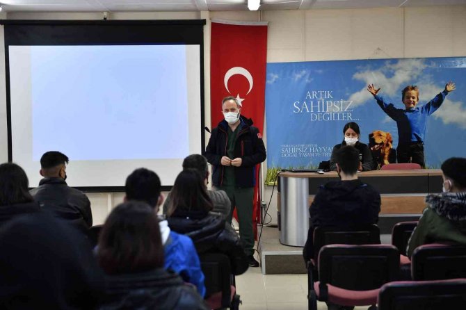 Öğrencilere Uygulamalı Veterinerlik Eğitimi
