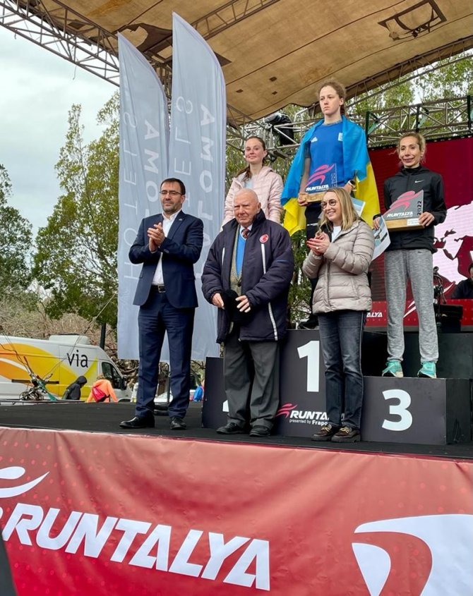 Runantalya’da Binlerce Koşu Tutkunu Yağmur Durduramadı
