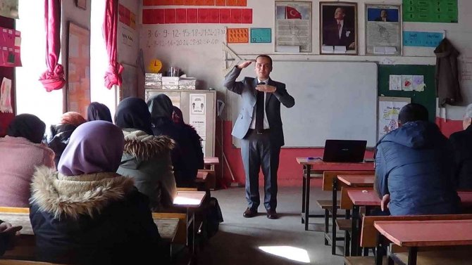 Sandıklı’da "Aile Okulu" Seminerleri Binlerce Aileye Ulaştı