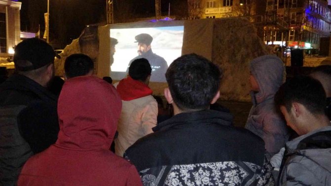 Eksi 10 Derecede Açık Alanda Film Keyfi