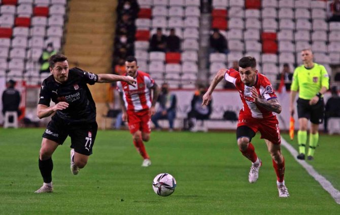 Spor Toto Süper Lig: Antalyaspor: 1- Sivasspor: 0 (İ̇lk Yarı)