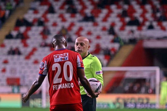 Spor Toto Süper Lig: Antalyaspor: 1- Sivasspor: 0 (İ̇lk Yarı)