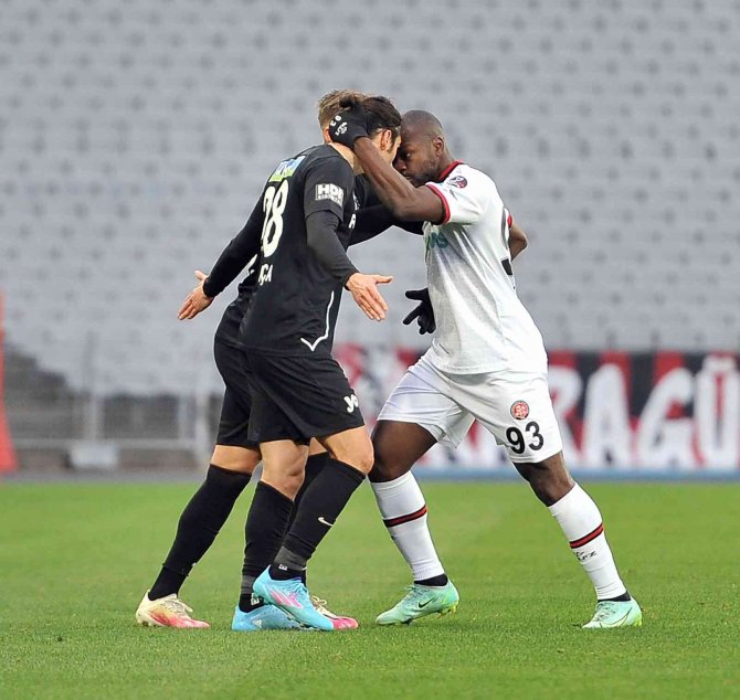 Spor Toto Süper Lig: Fatih Karagümrük: 0 - Altay: 0 (Maç Sonucu)
