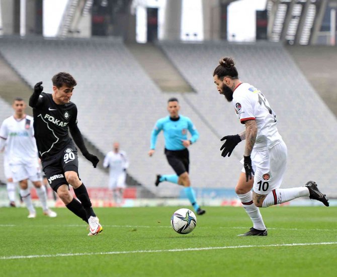 Spor Toto Süper Lig: Fatih Karagümrük: 0 - Altay: 0 (İ̇lk Yarı)