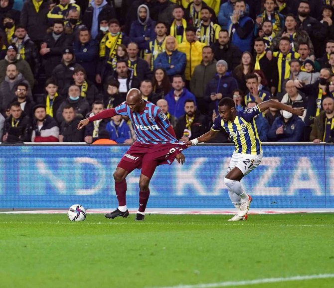 Spor Toto Süper Lig: Fenerbahçe: 0 - Trabzonspor: 1 (Maç Devam Ediyor)