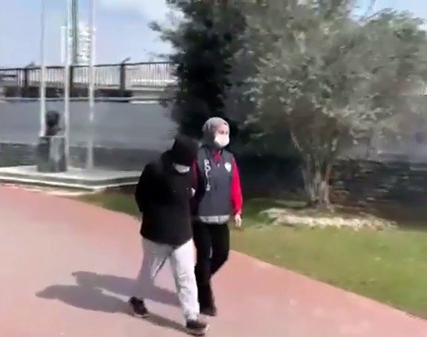 Başkasının Kartlarını Kullanarak Alışveriş Yapan Şahıslar Yakalandı