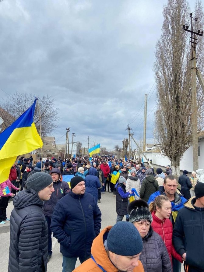 Ukraynalılar, Herson’da Rus Ordusunu Protesto Etti