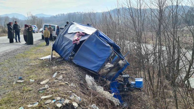 Alaplı’da Tarım Aracı Devrildi: 6 Yaralı
