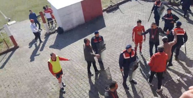 Saltukovaspor - Çaycuma Gençlerbirliği Karşılaşmasına Jandarma Müdahelesi