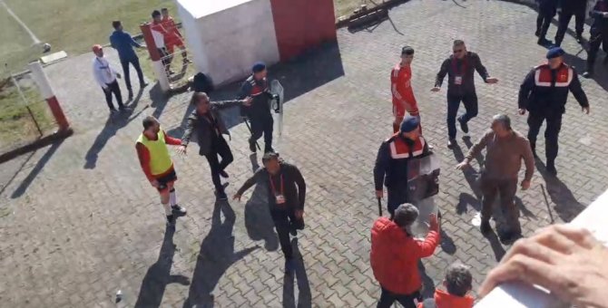 Saltukovaspor - Çaycuma Gençlerbirliği Karşılaşmasına Jandarma Müdahelesi