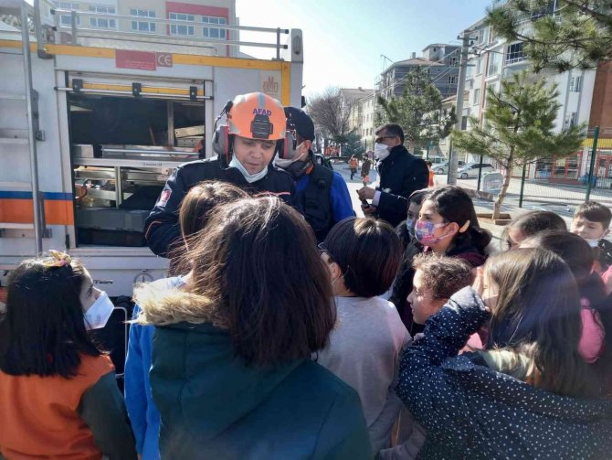 Afad Eğitimleri Sonuç Verdi, Bir Yılda 196 Bin Kişiye Ulaşıldı