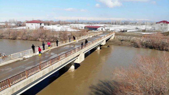 Dalgıç Polisler Karasu Nehri’nde Yağmur’u Aramaya Devam Ediyor