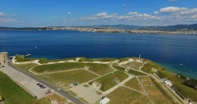 Çanakkale’de, 252 Yıllık Tarihi Namazgah Tabyasının Sur Duvarları Restore Ediliyor