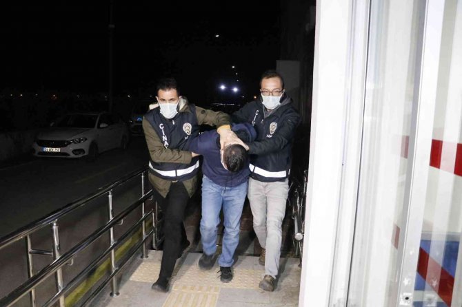 Adana’da Kızı Araçta Uğradığı Silahlı Saldırıda Ölen Kişinin Şüphelileri Mersin’de Yakalandı