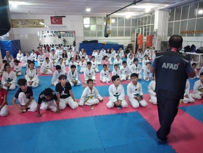 Afad Eğitimleri Sonuç Verdi, Bir Yılda 196 Bin Kişiye Ulaşıldı