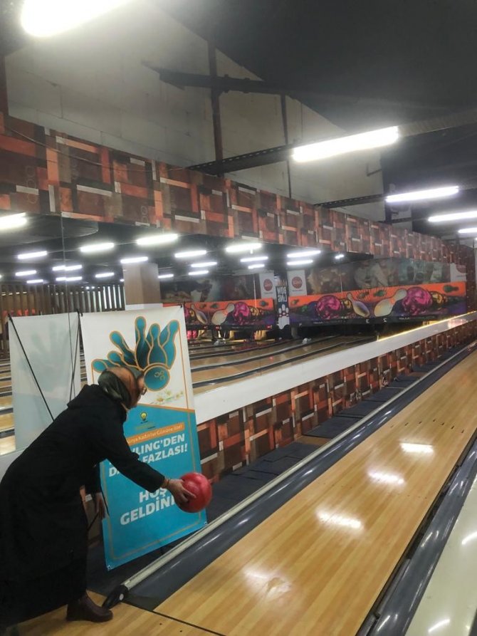 Ak Partili Kadınlar Bowling Turnuvası’nda Hünerlerini Sergiledi