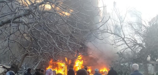Hurdacının Deposu, Evi Ve Kamyoneti Alev Topuna Döndü