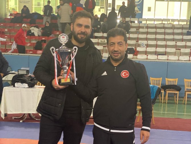Atauni̇ Minderde Türkiye Şampiyonu