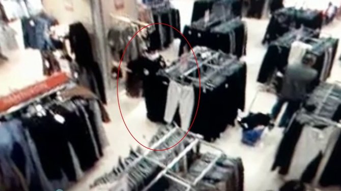 Mağazada Müşterinin Çantasından Para Çalan Hırsız, Aynı İşyerindeki Güvenlik Görevlisi Çıktı