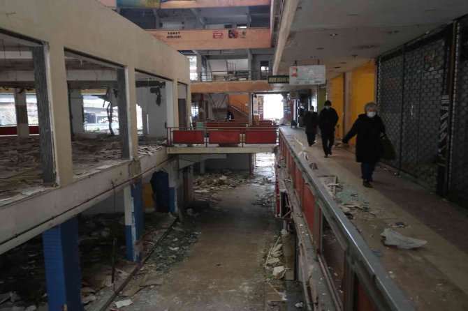 130 Esnafın Bulunduğu İşhanına Yıkım Kararı