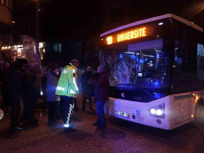 Bandırma’da Bisiklet Otobüse Çarptı
