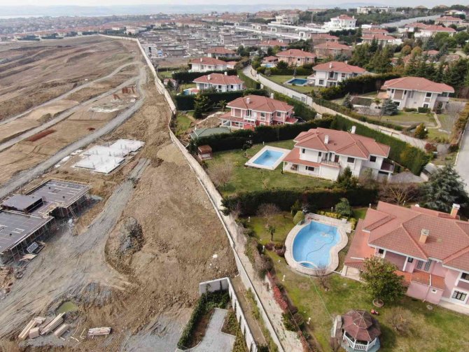Büyükçekmece’de İnşaat Nedeniyle Kayan Milyonluk Villalarda Son Durum Havadan Görüntülendi